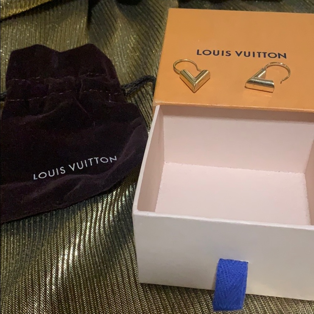 Louis Vuitton earrings 💯 authentic